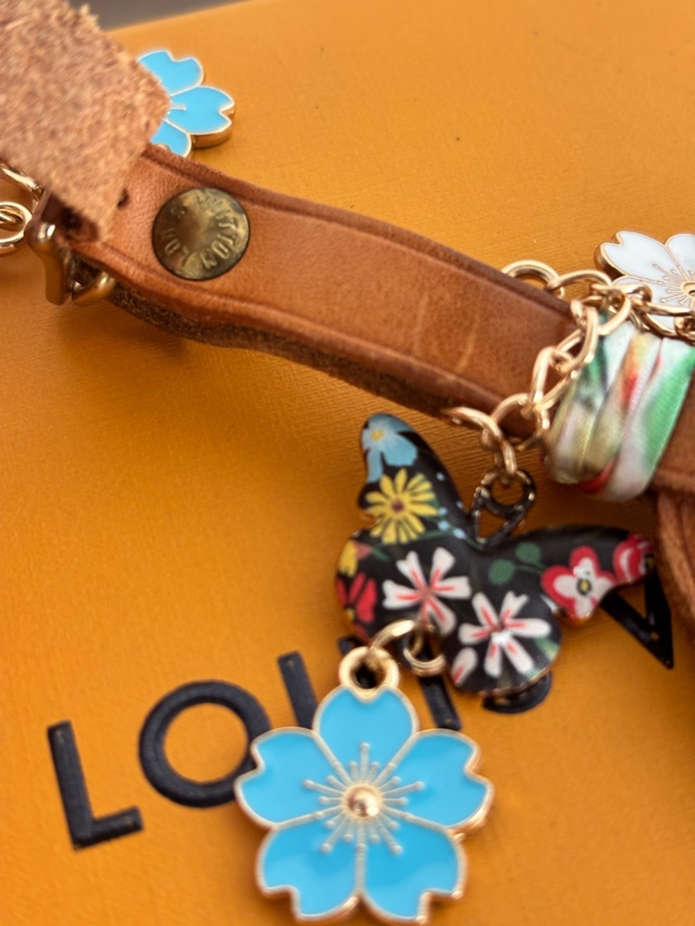 Authentic Louis Vuitton
Vachetta Bag Charm,Upcycled LV Charm, butterfly, flowers - Picture 4 of 7